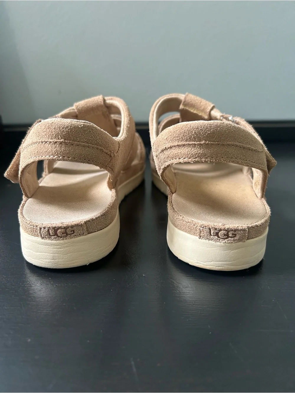 UGG Goldenstar Girls Strap Suede Sandals Size 5 in Driftwood